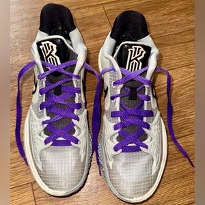 Nike Kyrie Low 4 Basketball Shoes Grey Fog  Mens Sz7.5 CW3985-004